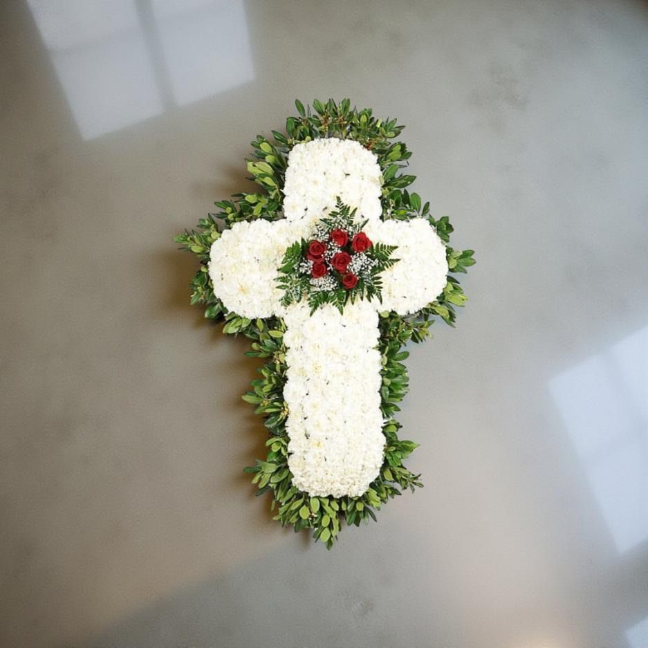 CRUZ GRANDE CON FLORES BLANCAS Y ROSAS