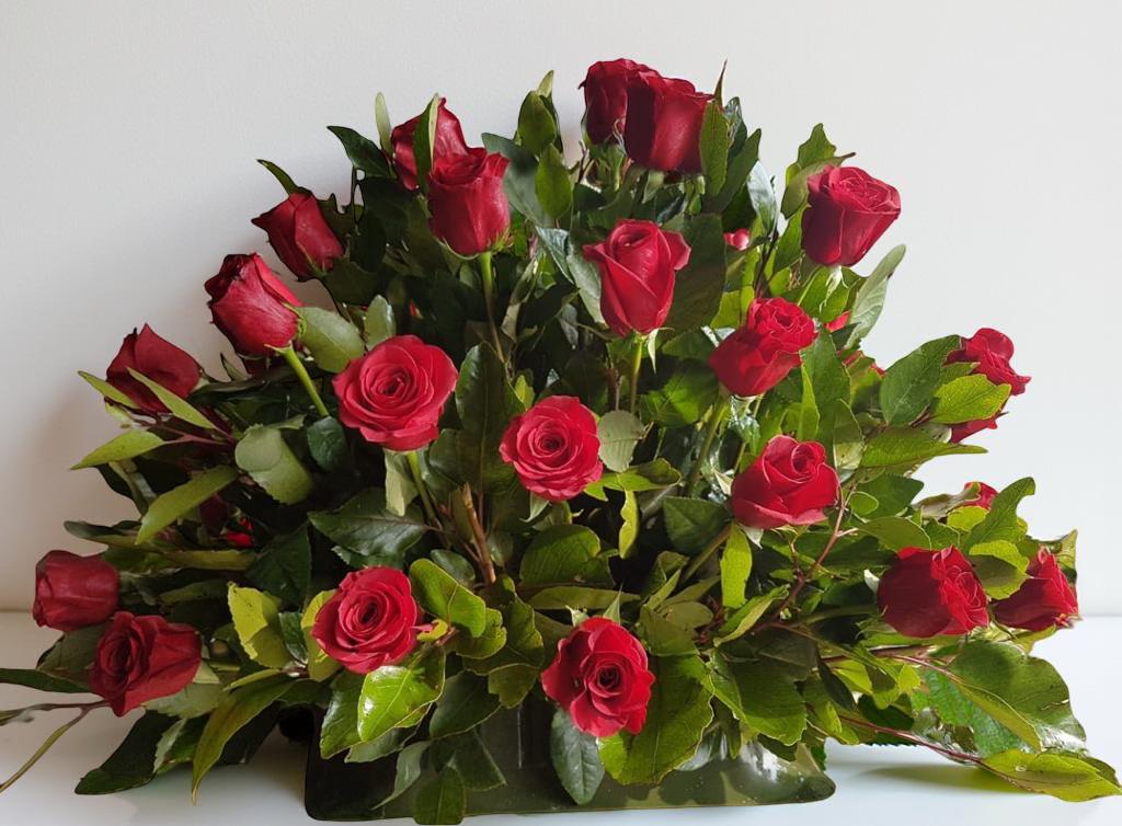 ARREGLO REDONDO 50 ROSAS ROJAS