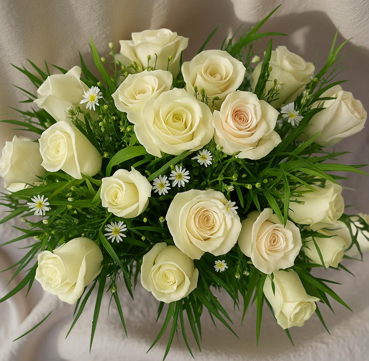 ARREGLO FUNEBRE 18 ROSAS BLANCAS